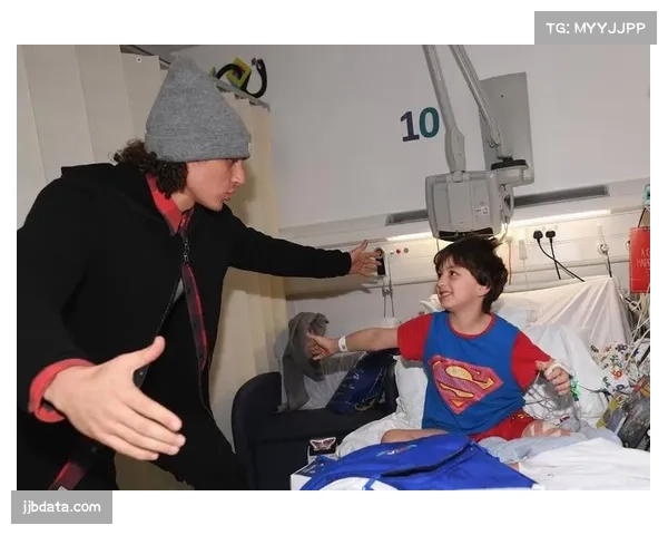 社区特写:斯特拉斯堡俱乐部组织球员前往当地医院探望患病儿童 社区特写:斯特拉斯堡俱乐部组织球员前往当地医院探望患病儿童